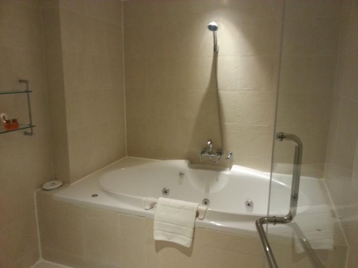 Deluxe Jaccuzi Suite 06.jpg