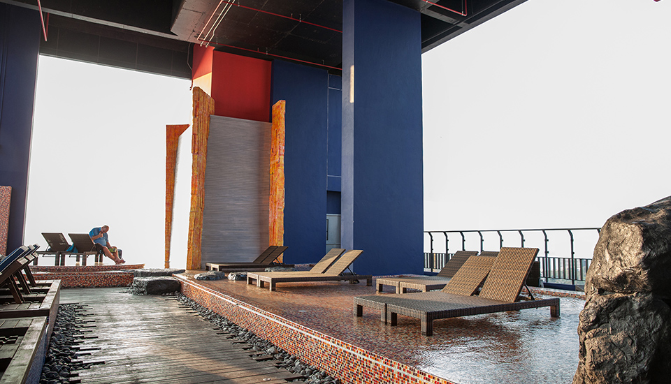 002_24th-Floor_The-Roof-Sky-Bar-_-Restaurant_Wet-Edition.jpg
