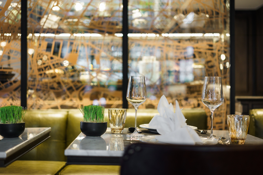akyra_sukhumvit_siam_soul_cafe_restaurant_detail_table_and_shelf.jpg