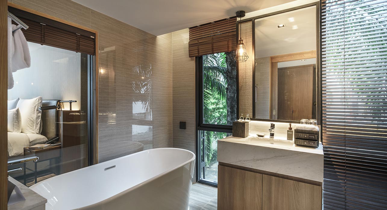 akyra_TAS_Sukhumvit_bangkok_premier_room_bathroom_bathtub_interior.jpg
