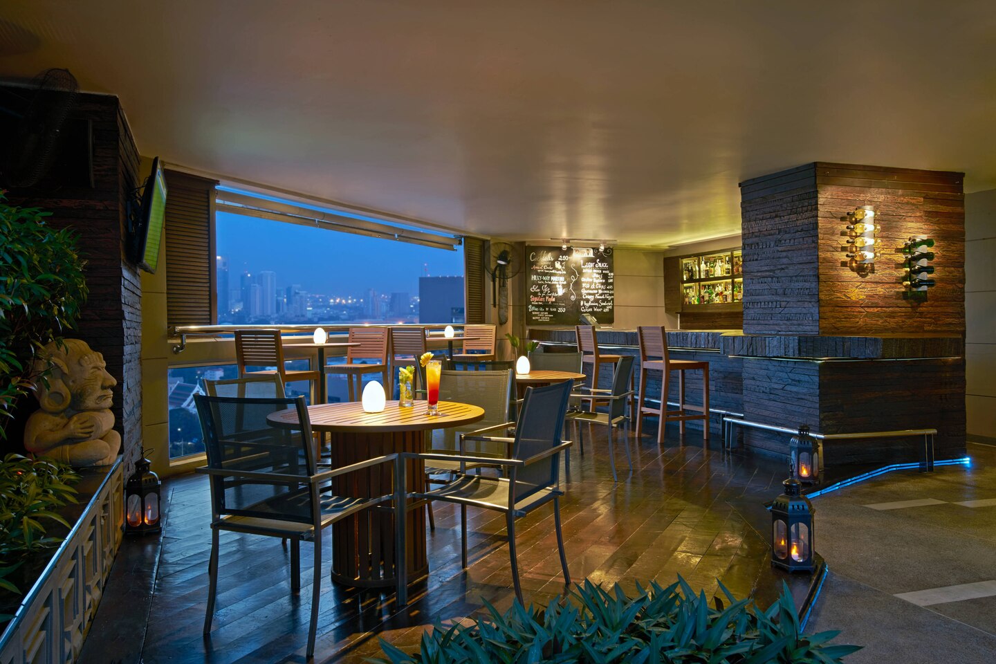 bkker-bar-0081-hor-clsc.jpg