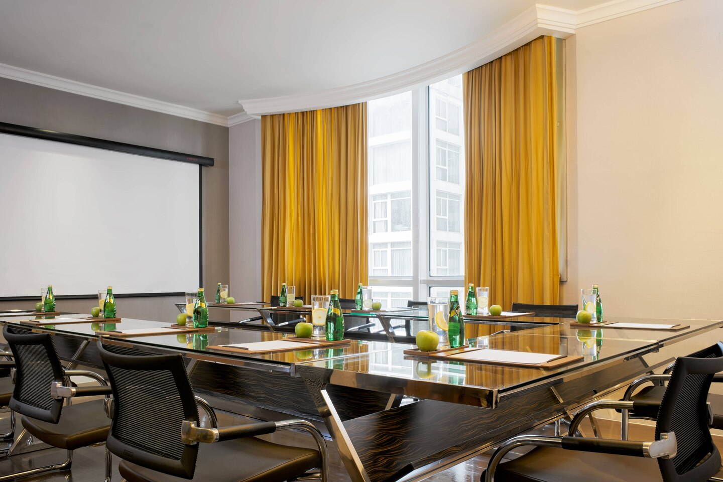 bkker-boardroom-0084-hor-clsc.jpg